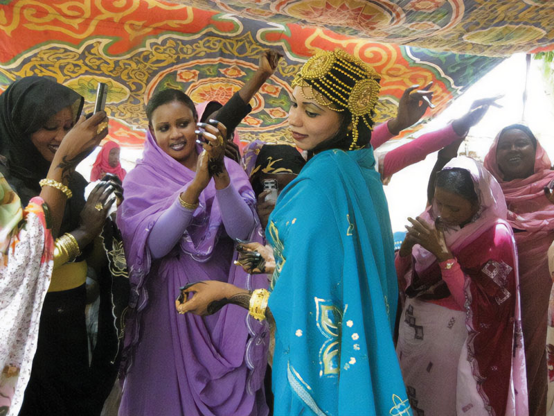 La Femme Soudanaise Et La Culture Musicale - Deux Danses: Az-Zar Et Al Arous Une Musique «Physique»