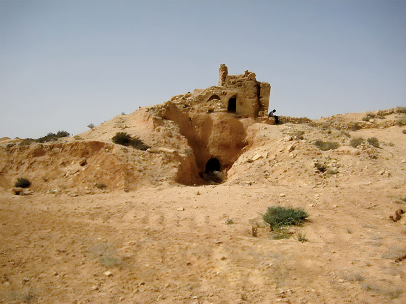 Traditional Qusbahs from the Middle Ages in southeastern Tunisia:  The ruins of Jebel Dummar and the Qusbahs’ role in drawing people to the Sahara desert