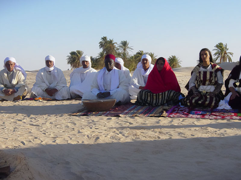الغناء البدوي «للمهاذبة» بمنطقة المزونة