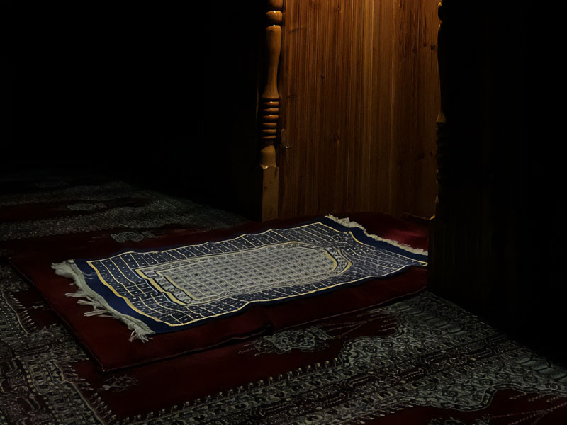 Mosalia (tapiz de plegaria) patrimonio de humanidad. La filosofía de prosternarse a Dios sobre una superficie de tela