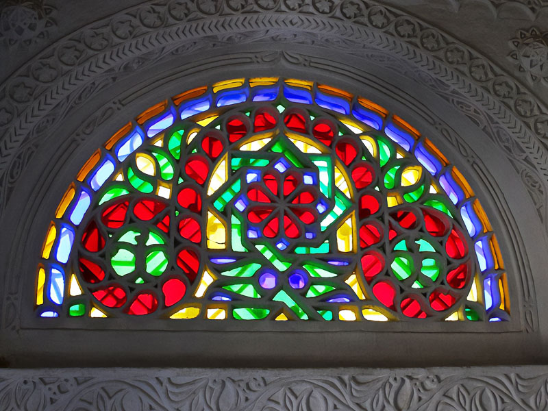 Estudio de ventanas de vidrio coloreado en Yemen (claraboyas)